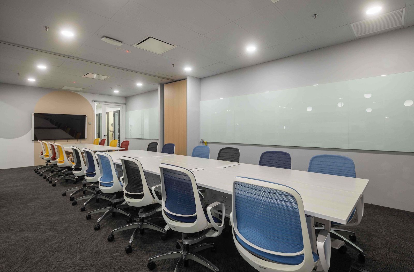 emspaced long desks meeting room